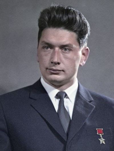 Voskhod 1 and the First Space Crew