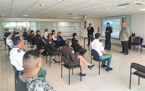 Ministerio Del Interior Ecuador On Twitter Ahora En El Aeropuerto