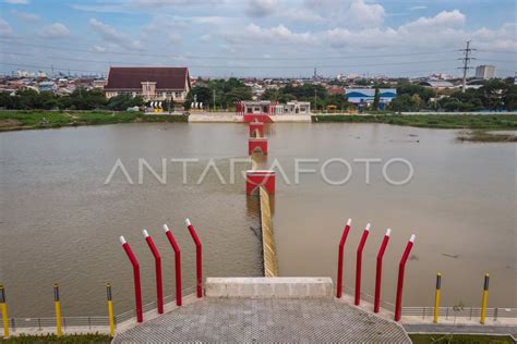 BENDUNG GERAK KANAL BANJIR BARAT SEMARANG ANTARA Foto