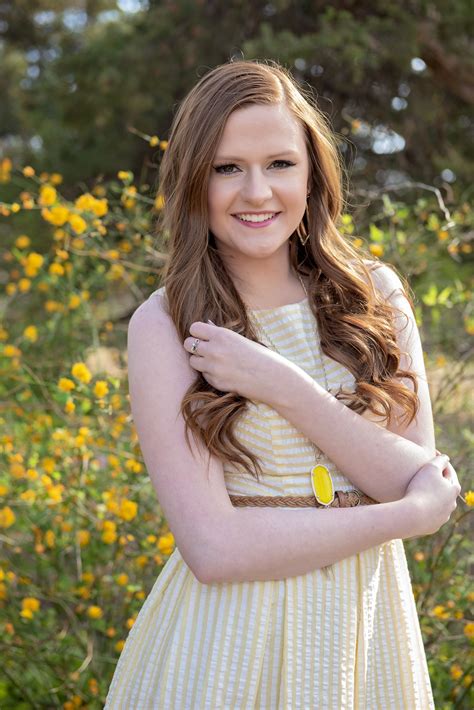 Senior Pictures Yellow Girls Senior Portraits Photography By Jes