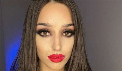 Arya Bella biography, 27 Photos, Age, Height, Real Name, Instagram