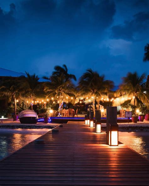 Belize Hub - Soak up the sun and relax on the pristine beaches of