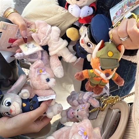 @assiasooya | Winter has a certain smell that makes me remember things ...