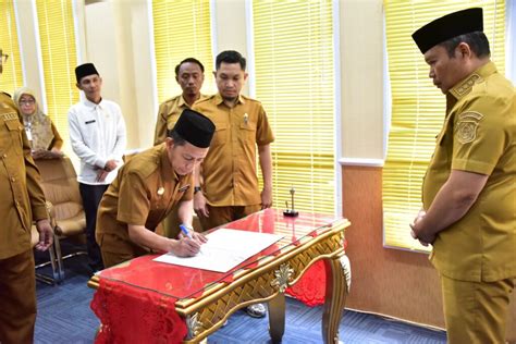 Ismail Pakaya Lantik Dewan Pengawas Rsud Ainun Habibie Gorontalo