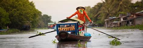 5 Famous Vietnam Floating Markets: Southern Vietnam's Charming Beauty