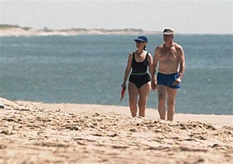 Romantic Vacay Chelsea Clinton Shows Off Impressive Bikini Body In Italy With Her Husband