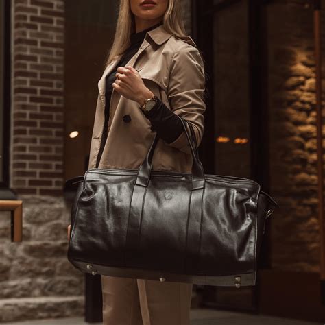 Full grain leather weekender bag for women - Von Baer