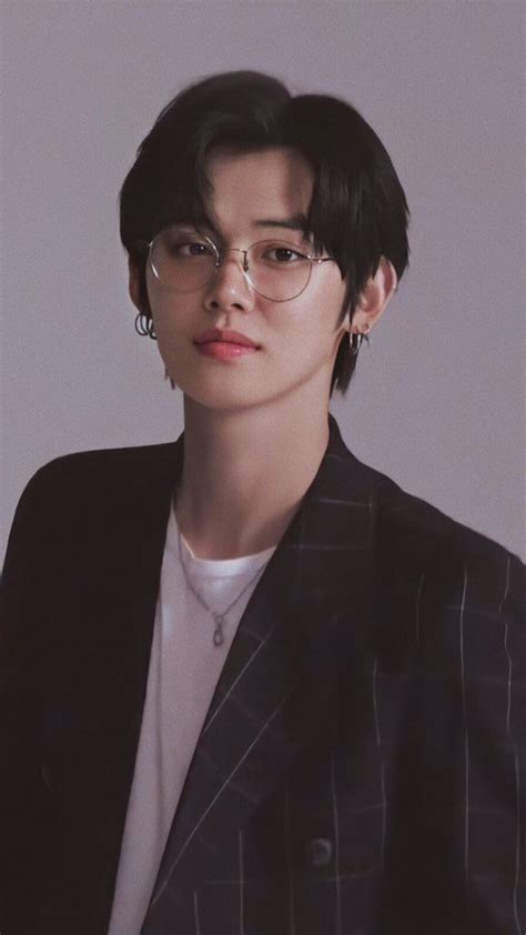 Pin Di 𝔯𝔬𝔰𝔢 Su Txᴛ Celebrità Cantanti Idol