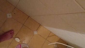 Batendo Uma No Chuveiro XVIDEOS