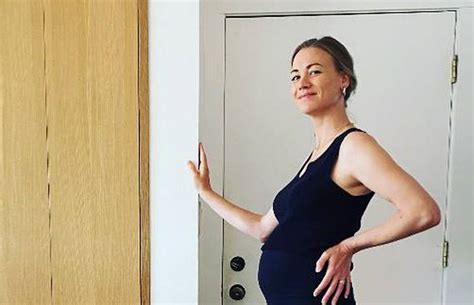 Glumica Yvonne Strahovski Iz Hit Serije Slu Kinjina Pri A Eka Dijete