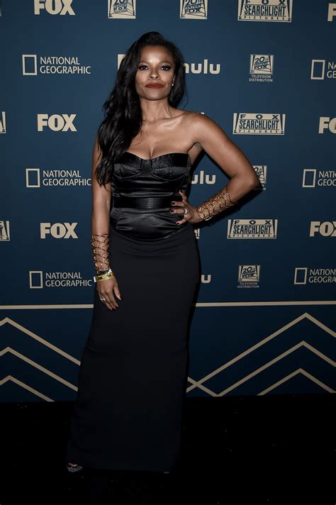 Red carpet critics praise keesha sharp for her style 5