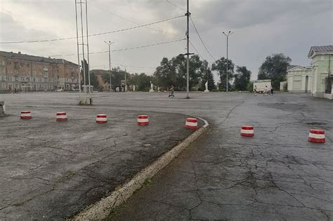 В Новотроицке на парковой площади установили ограничители движения
