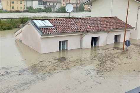 Danni E Paura Italia Flagellata Dal Maltempo Fiumi In Piena