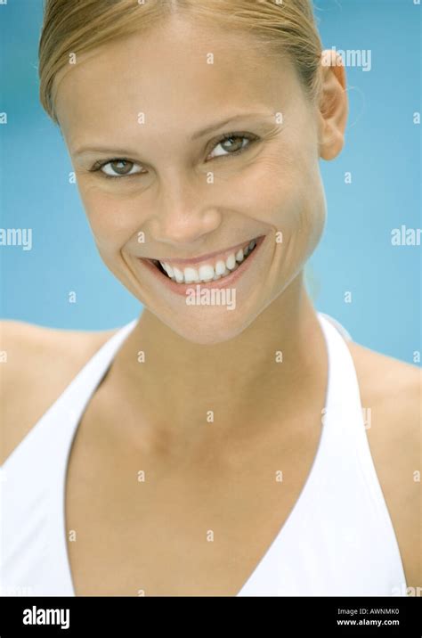 Femme en bikini serré Banque de photographies et dimages à haute résolution Page 2 Alamy