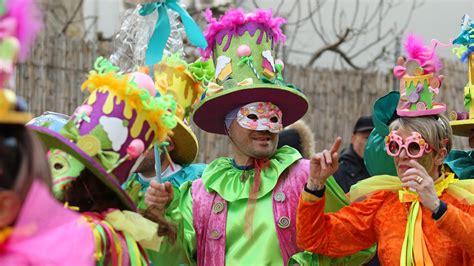 Carnevale Di Castrovillari In Mila Salutano La Prima Uscita Dei