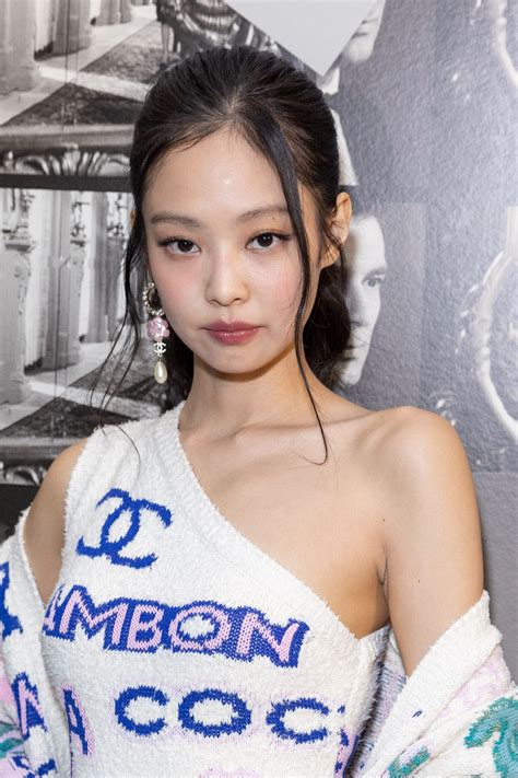 jennie kim blackpink chanel fashion sow  paris
