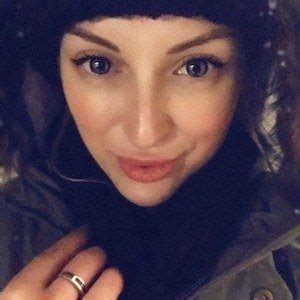 Tracy Kiss - Age, Family, Bio | Famous Birthdays