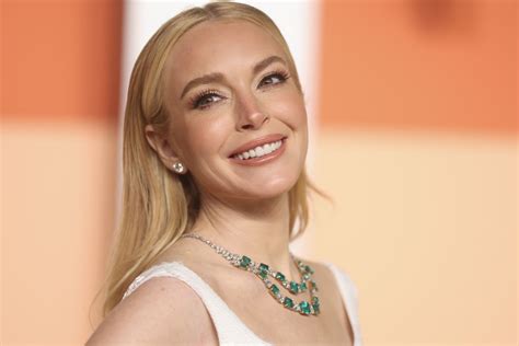 Lindsay Lohan S New Soft Gloss Blonde Is The Perfect Summer Shade