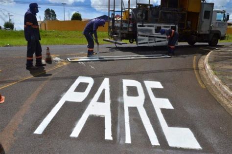 Prefeitura Intensifica Sinaliza O E Implementa Placas De Tr Nsito Nos