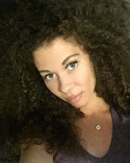 Laura Dore A Professional Model And A Burlesque Performer HOT FEMALE CELEBRITIES