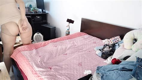 Amateur Brunette Past Kleren En Snijdt Ze Harig Poesje Grote Kont Xhamster