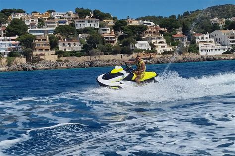 Location De Jet Skis Dans La Baie D Alcudia Majorque Hellotickets