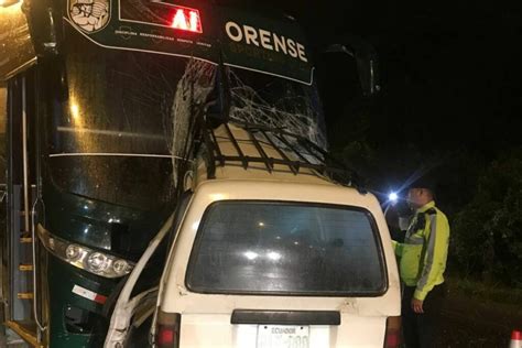 Furgoneta Se Choc Con El Bus Del Orense Y Dej Dos Fallecidos El