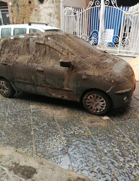 Maltempo Campania Pericolo Frana A Fuorigrotta Foto E Video