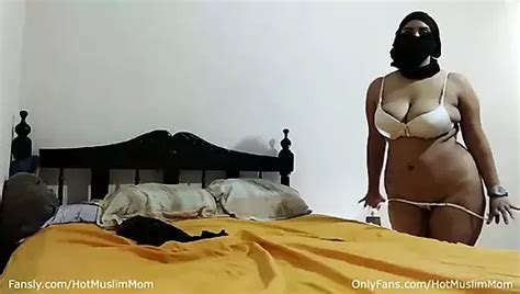 Real BBW Arab MASTURBATES Fat Muslim Pussy To Squirting Orgasm Hard On