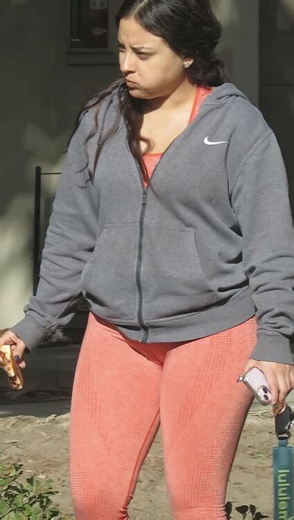 Lovely Latina In Leggings Cameltoe Spandex Leggings Yoga Pants Forum