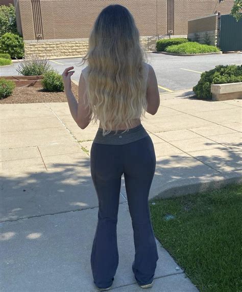 Do You Like How My Ass Looks In Yoga Pants Scrolller