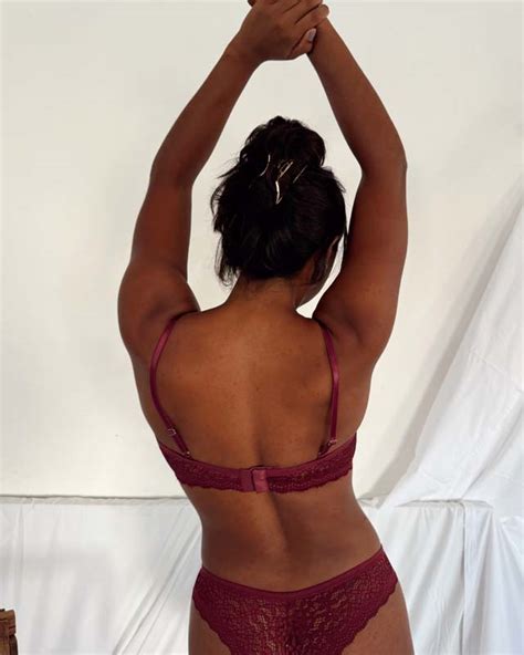 Conjunto Lingerie Suti De Renda Sem Bojo E Calcinha De Renda Na Cor Vinho Vov Let Cia