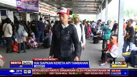 Pt Kai Siapkan Kereta Tambahan Di Stasiun Pasar Senen Youtube