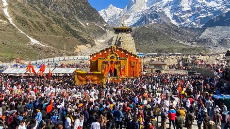 Char Dham Yatra 2024 चारधाम यात्रा में उमड़ी भक्तों की भीड़ महज 14 दिनों में 10 लाख