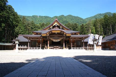 弥彦神社 ニッポン旅マガジン