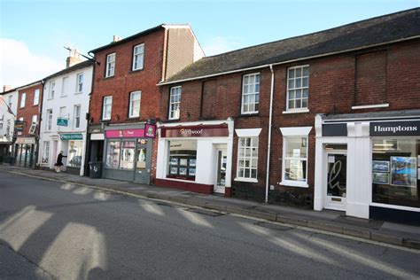 Why estate agents in salisbury uk are seeing more buyers than ever 11
