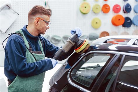 Cómo Pulir y Encerar tu Carro para un Brillo y Protección Duraderos