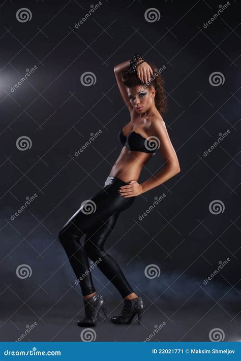 Brunette sexy Novo Sobre O Fundo Preto Imagem de Stock Imagem de névoa atrativo 22021771