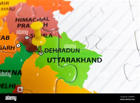map pin pointing dehradun  capital  uttarakhand  indian map