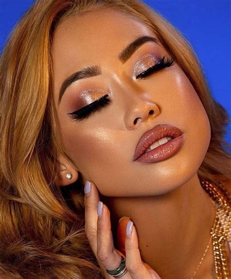 Soft Nude Makeup Is The Minimalist Trend Of The Season