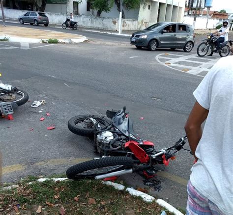 Voz De Ilha Grande Acidente Entre Motos Deixa Dois Feridos Um Em