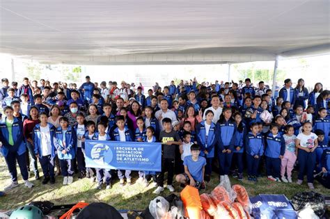 Entrega Mundo Tlatehui Uniformes Y Material Deportivo A Las Seis