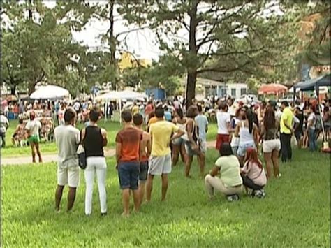 Vídeo Centenas de pessoas foram conferir as apresentações da Parada Gay em Ipatinga Vales de