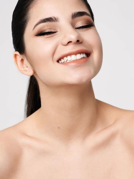 Premium Photo Smiling Brunette Makeup Face Bare Shoulders Closeup