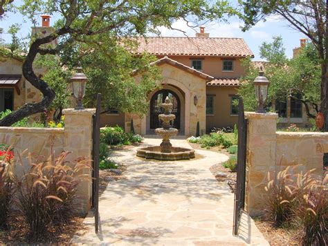 Tuscan Style Homes With Courtyard