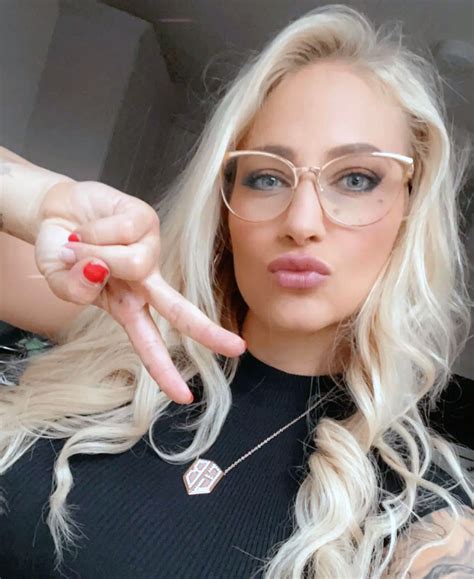 Ebanie Bridges Nude Photos And Leaked Porn