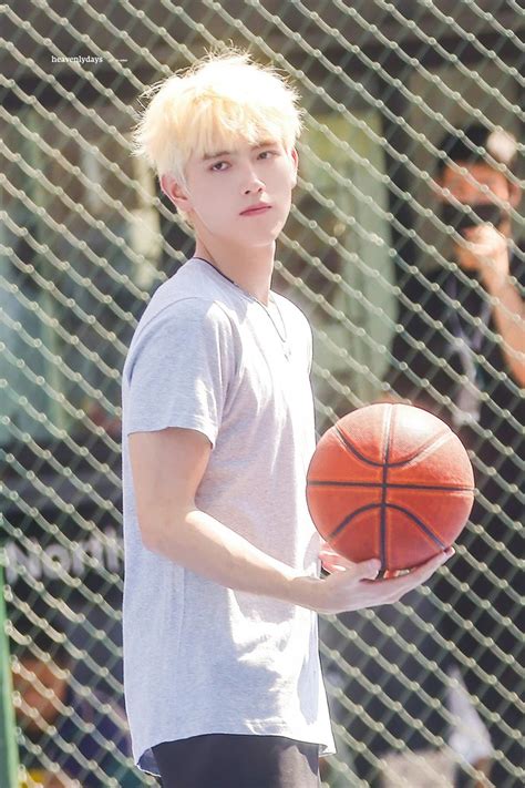 Trần Phi Vũ diễn viên lộ ảnh nóng với hot girl mạng là ai