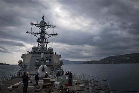 Mer Rouge L armée américaine bombarde trois navires et tue 10 rebelles