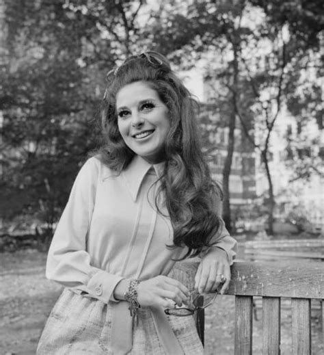 Bobbie Gentry | Bobbie gentry, Vintage hollywood, Physical beauty 