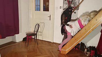 Adolescente gótico a straponfuck su enorme muñeca real de mierda de barbi pt HD XVIDEOS